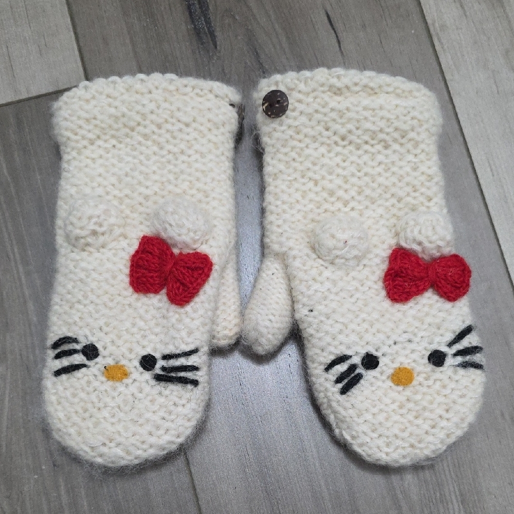 Hello Kitty Mittons